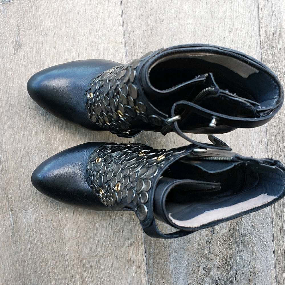 DKNY Sylvana runway booties
